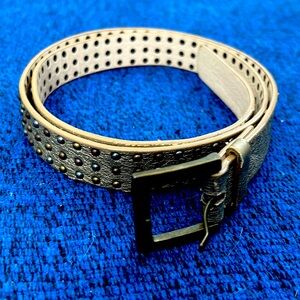 Beaded Bronze Belt See photos for measurements. Wear on a couple of belt holes